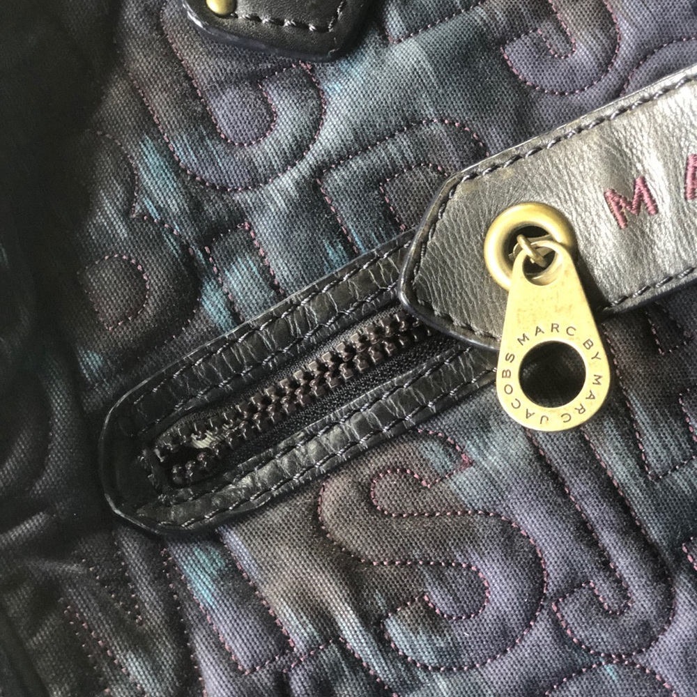MARC BY MARC JACOBS Logo Quilted Canvas Tote - Picture 10 of 16